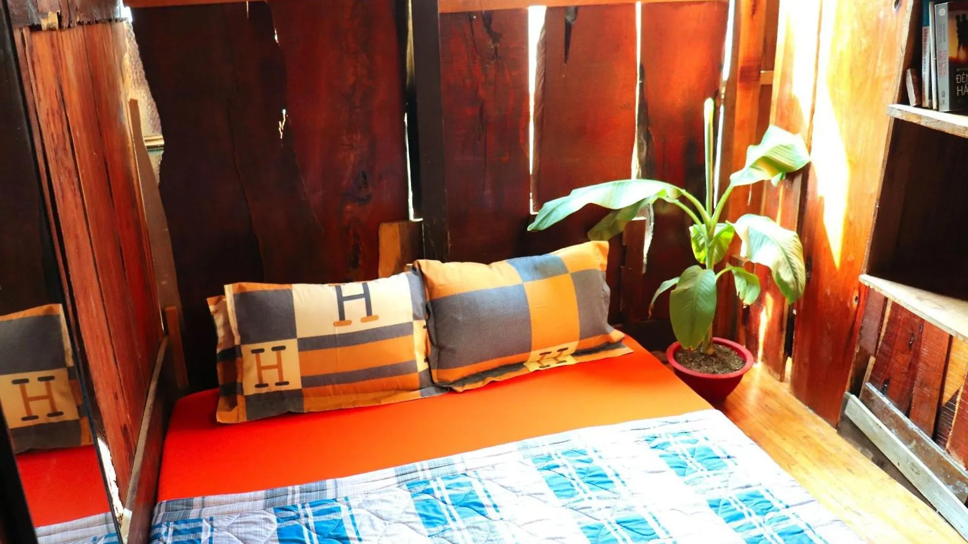 Capsule hotel The GK House: Eco-Friendly Central Hostel with Rooftop Views Ho Chi Minh City